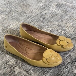 Born Yellow Flower-Embellished Women's Flats - size 6.5 - leather